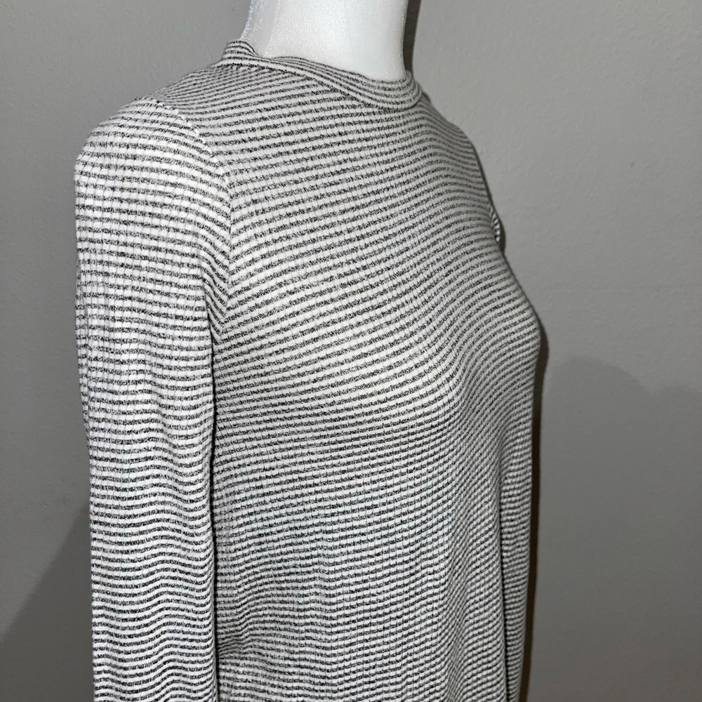 dee elle - Striped Long Sleeve Dress with cut out on back